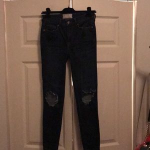 Free People High-Waisted busted knee skinny jeans!